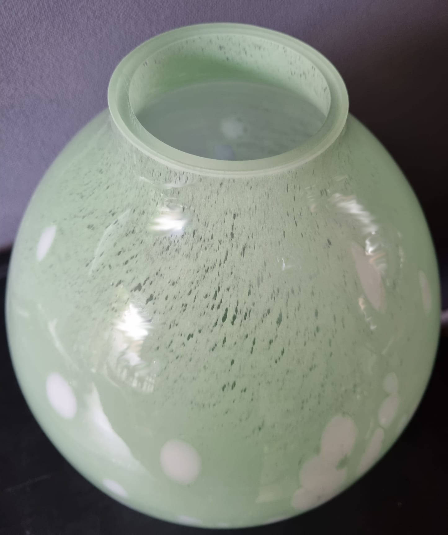 COLMORE, glazen vaas, lime-green/white dots, 25x25x27 cm