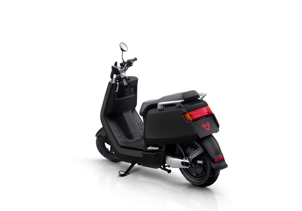 E SCOOTER NQI1S 25 MAT ZWART EXT