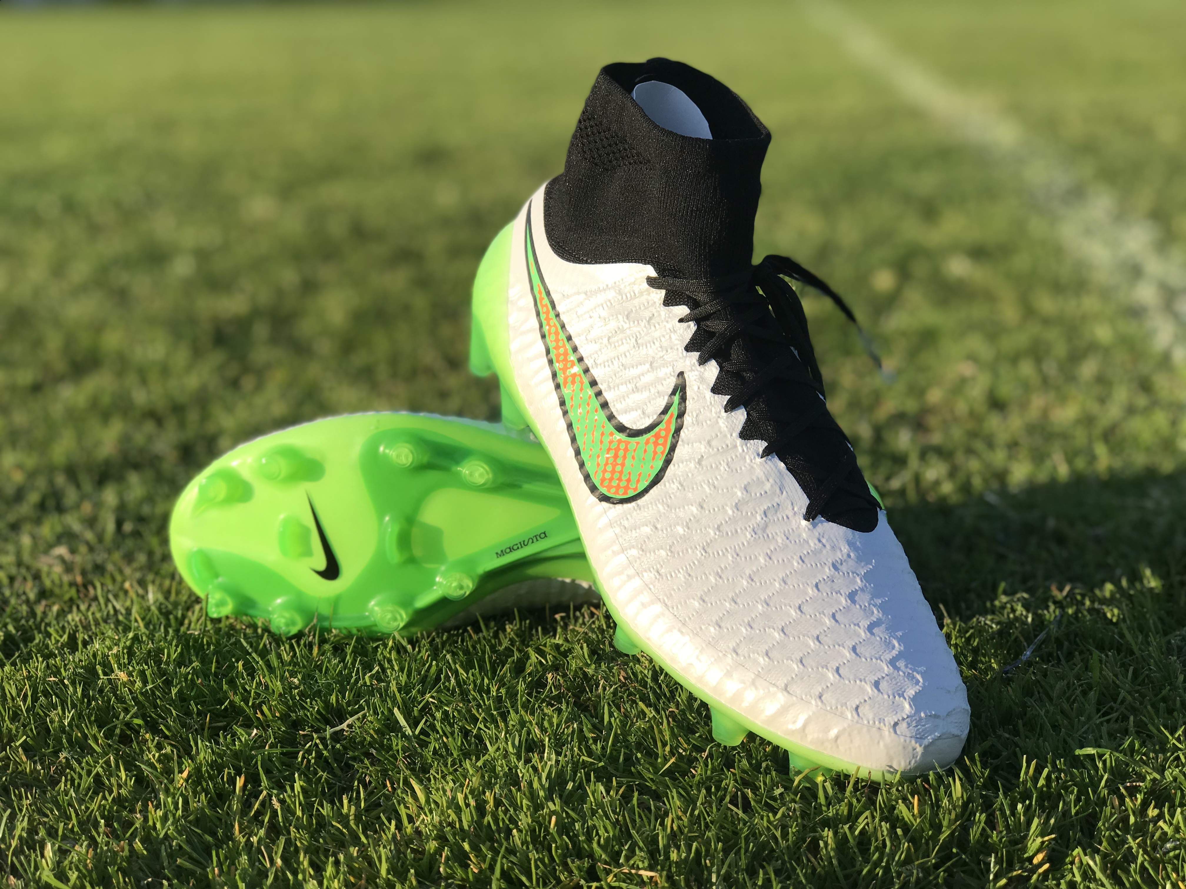 magista white and green