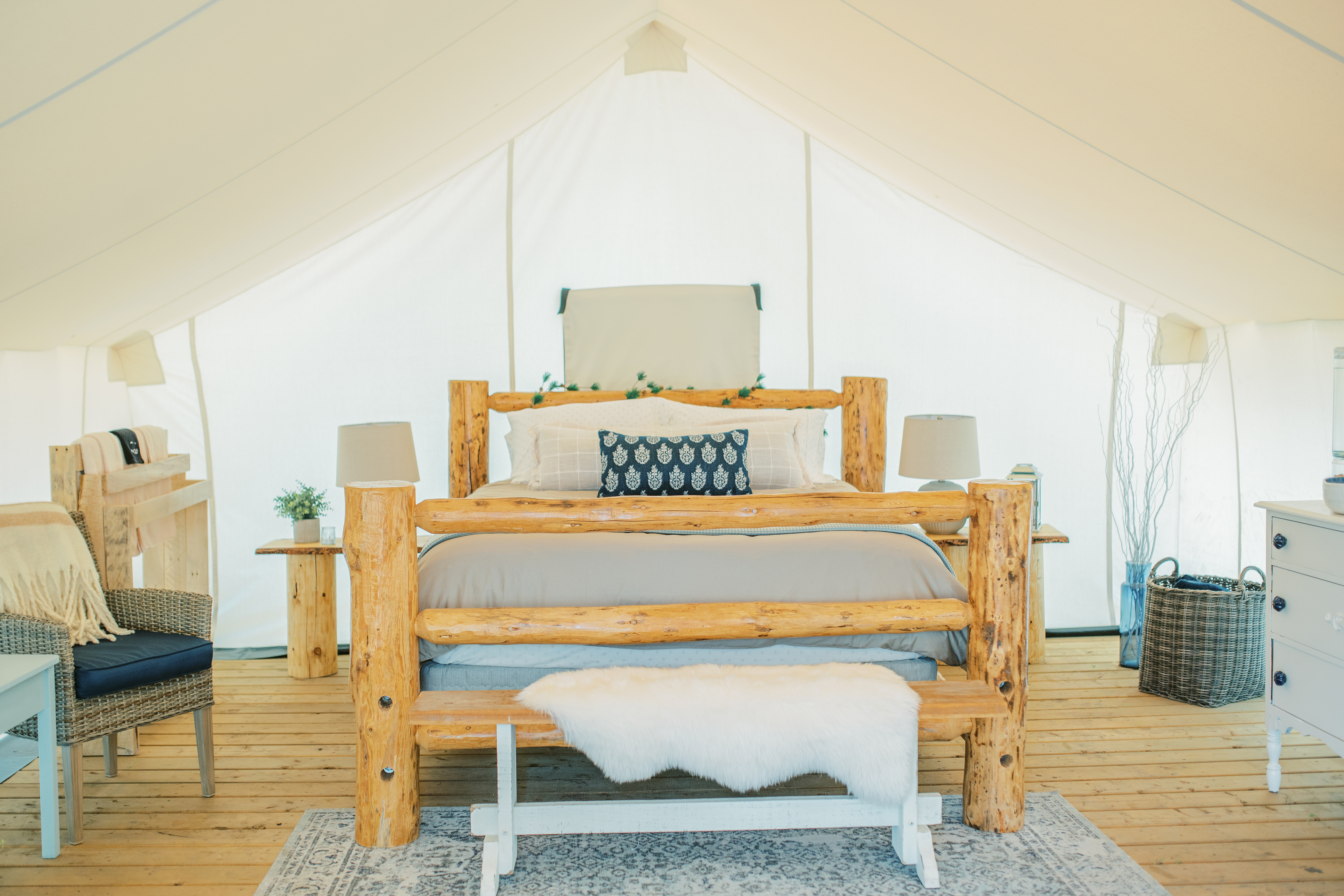 Bright and airy wall tent with kitchenette, woodstove and a beautiful atmosphere!