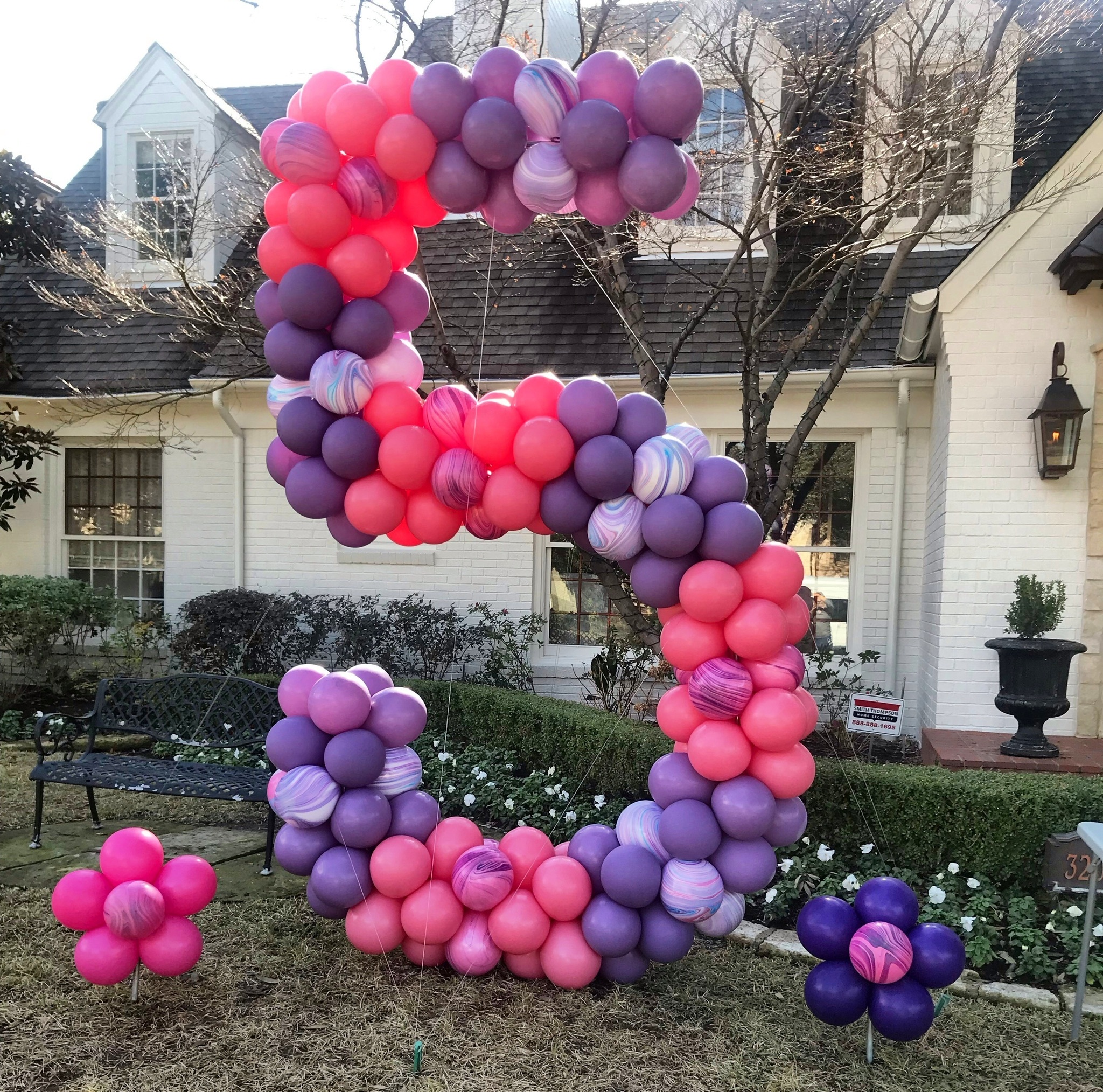 birthday-yard-balloons-celebrate-it-balloons