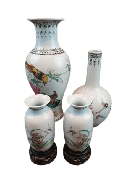 Chinese vase met zwarte kalligrafie en rode stempel