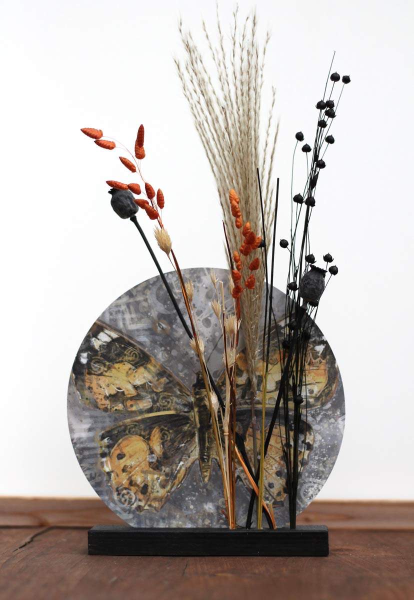 Decoratie vlinder met Alsi Gras / zwarte papaver / vlas