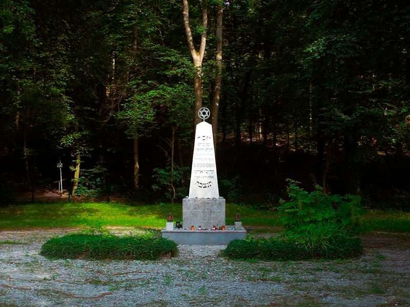 Holocaust Memorial Jewish Cemetery Gauting (© Valery Scheuerpflug)