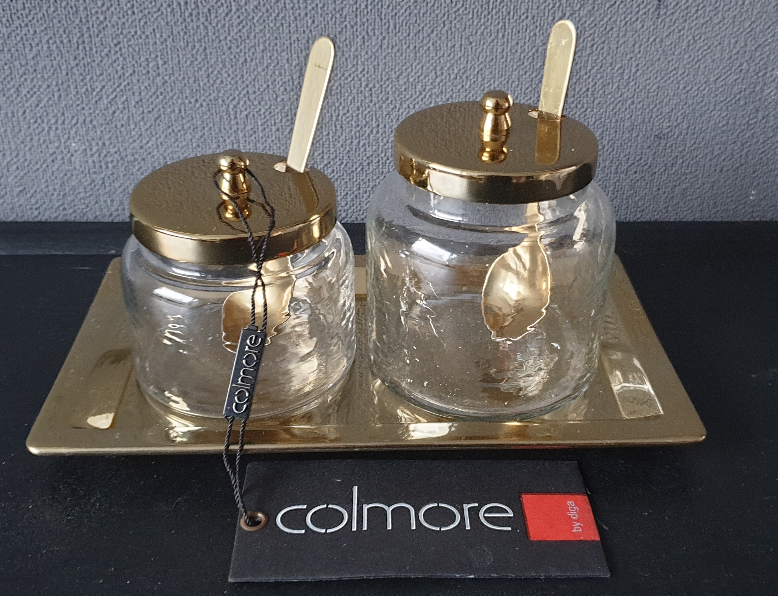 Colmore, 2 voorraadpotjes op schaal met deksel en lepeltjes, goudkleurig
