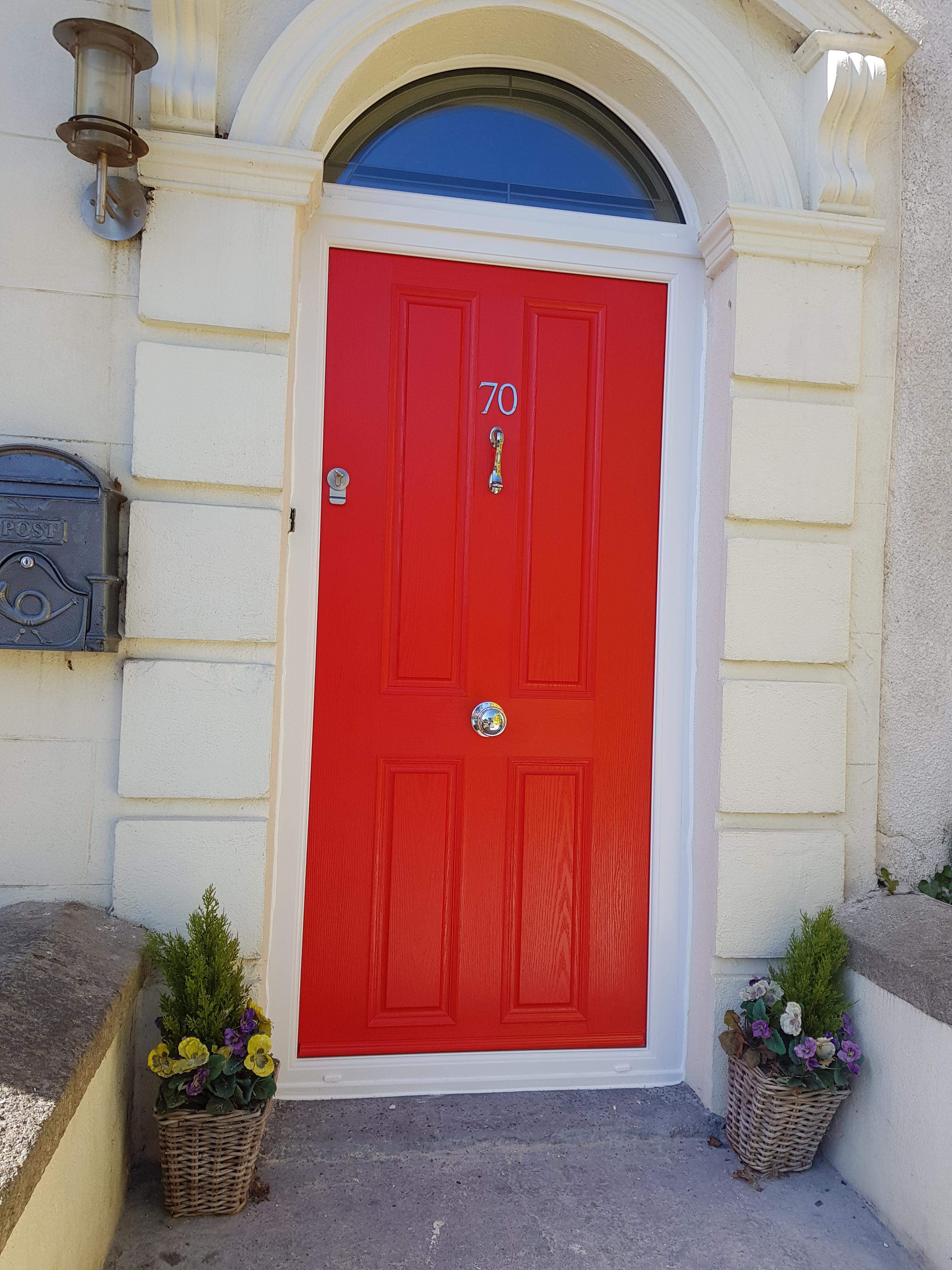 APEER APM1 DOOR 
TRAFFIC RED WITH WHITE FRAME