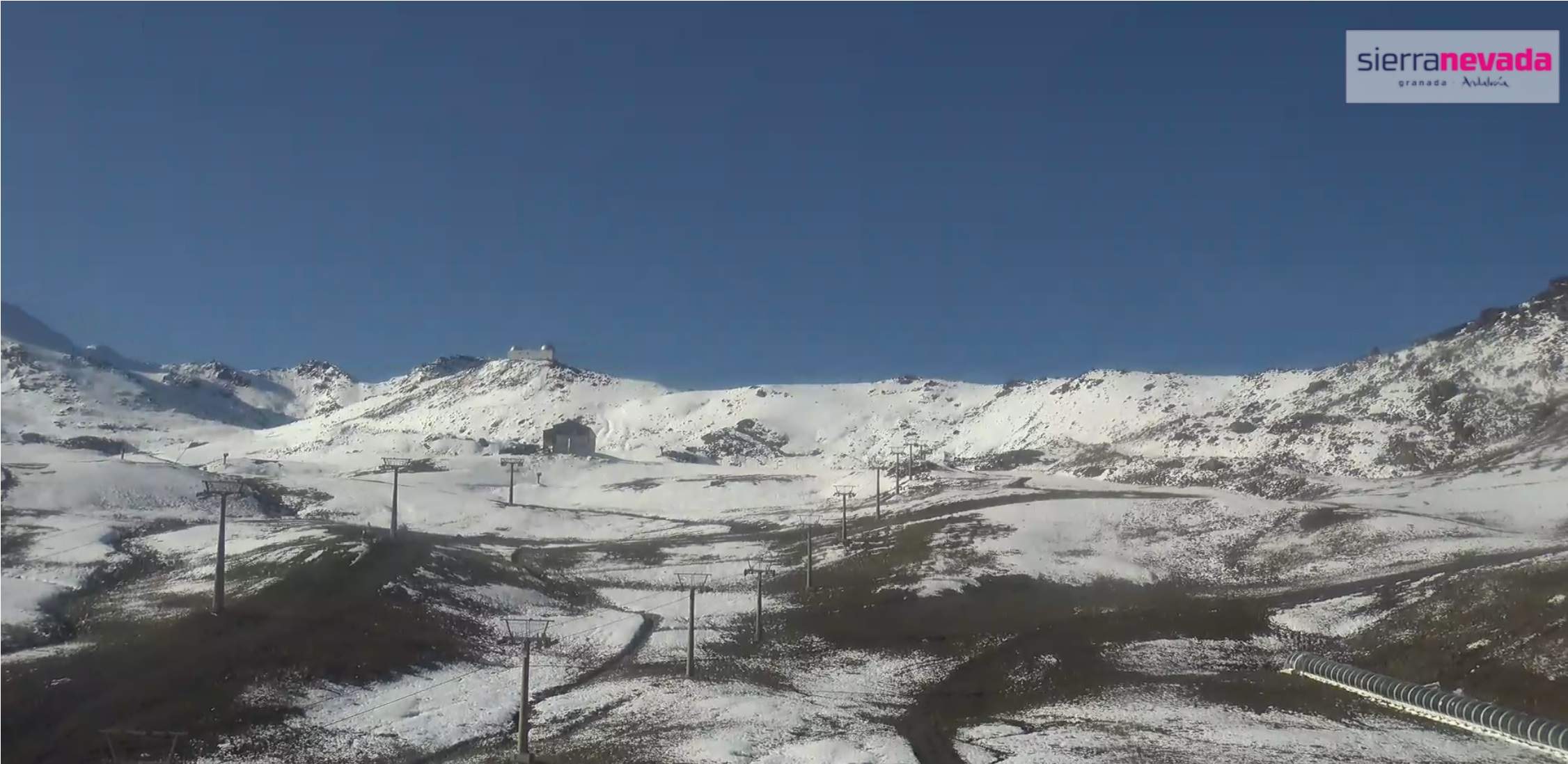 Onverwachte sneeuwval treft Sierra Nevada in Spanje, tart einde skiseizoen