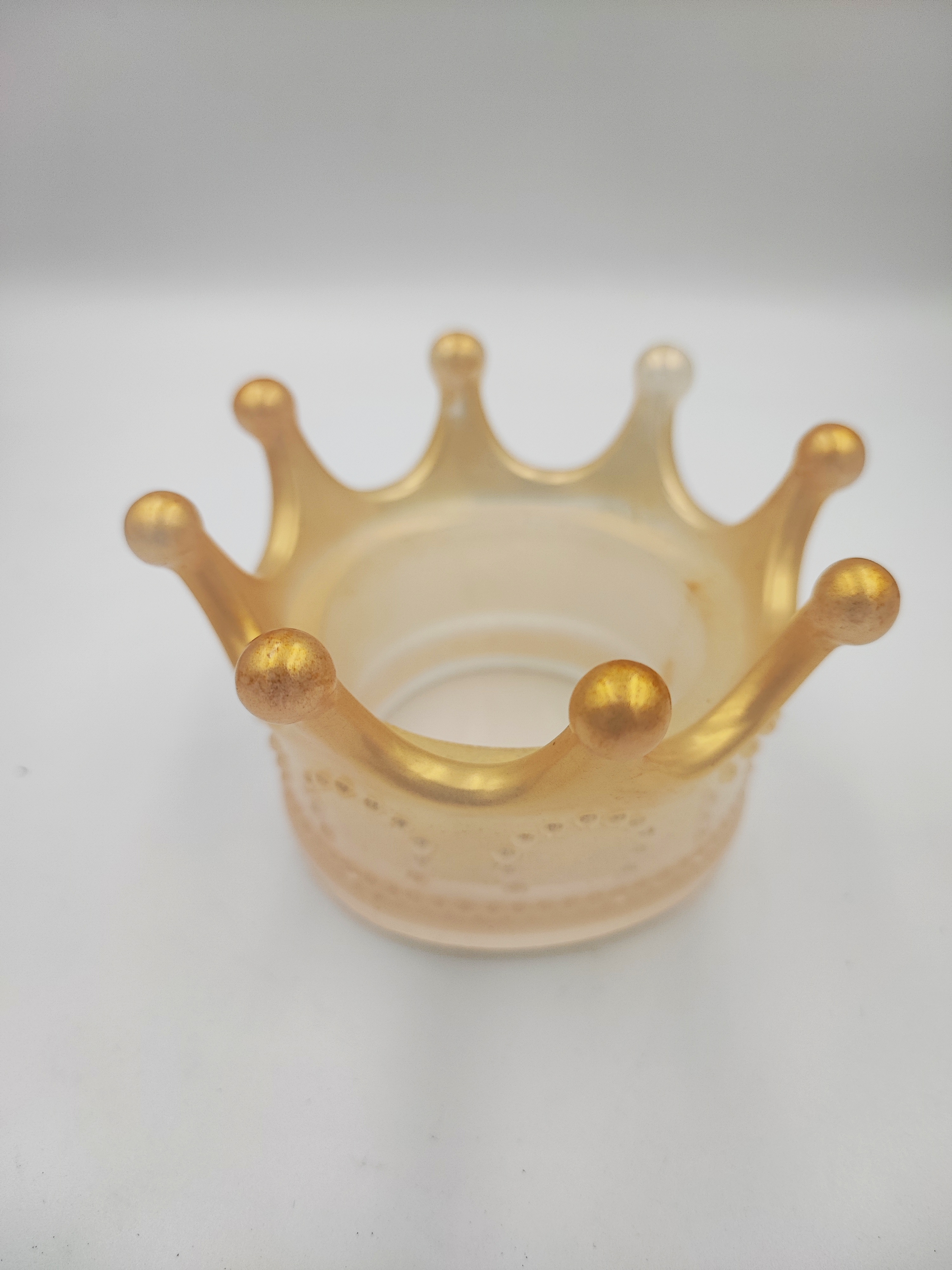 Corona de selenita para esfera de piedras preciosas