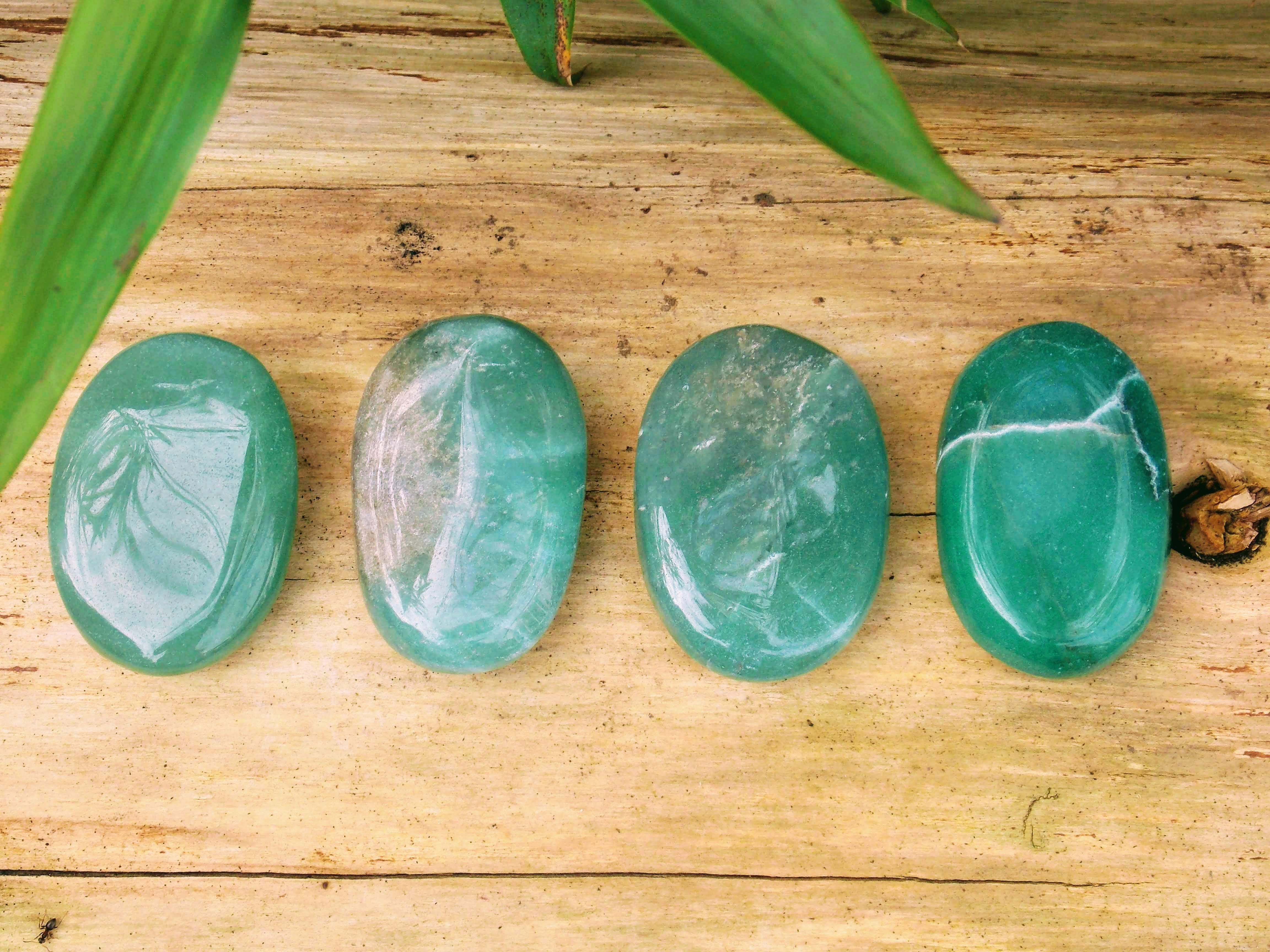 Emerald Palm Stones