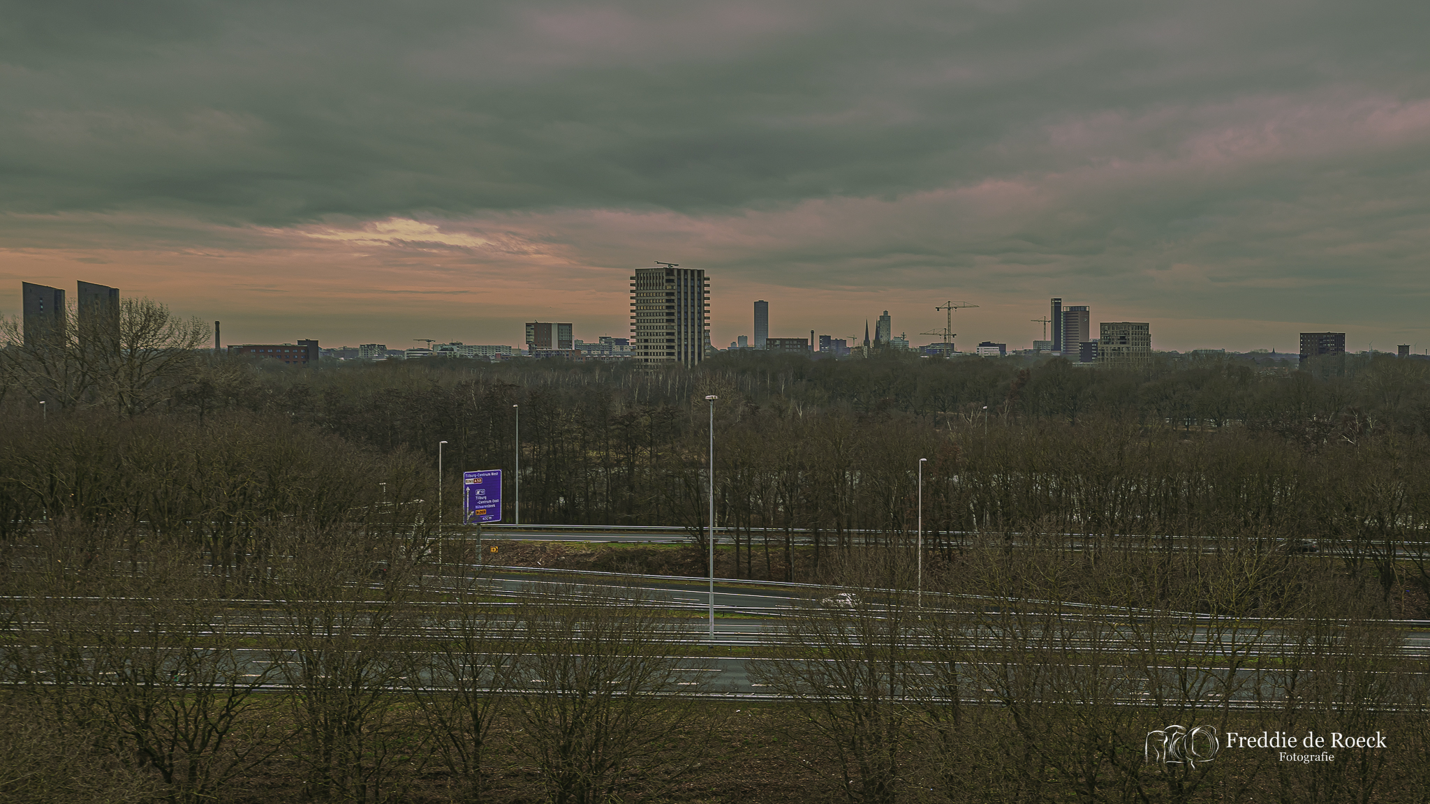 Skyline van Tilburg _ Uitkijktoren De Nieuwe Herdgang _ Foto _  Freddie de Roeck _  261221_6jpg
