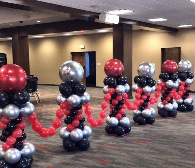 Balloon stanchion columns with link-o-loon rope