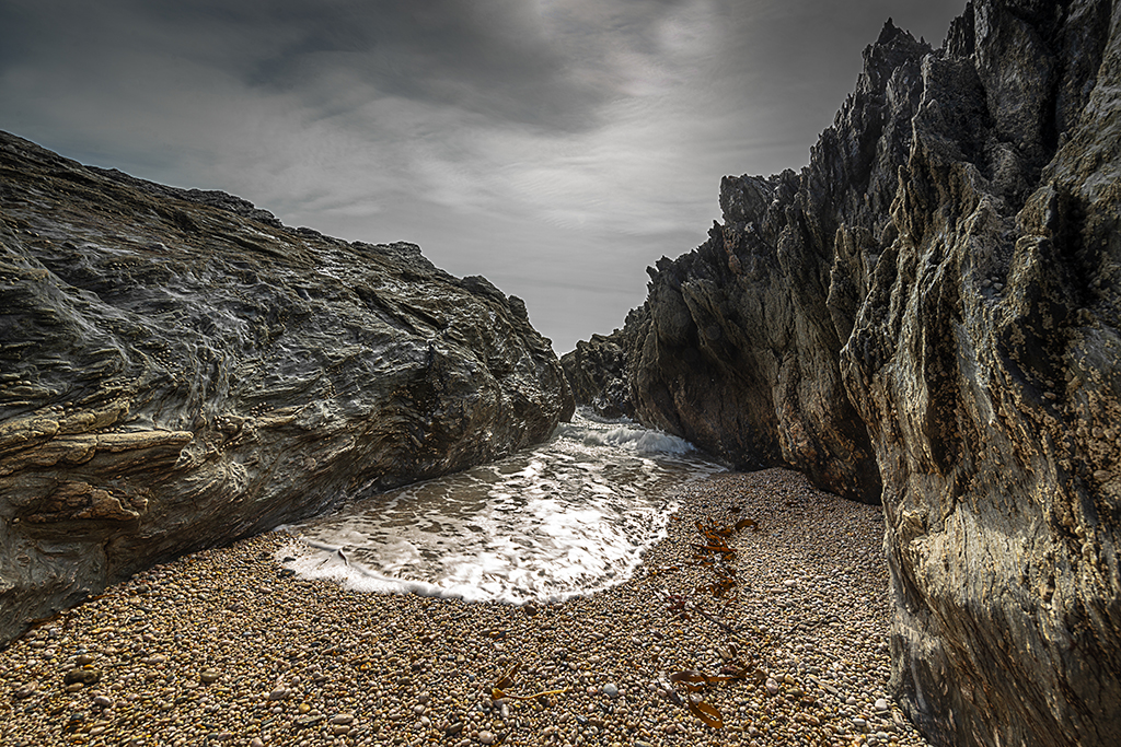 Tidal flow at Little Sleaden Rocks at Peartree Point. Stock Image ID: 2686
