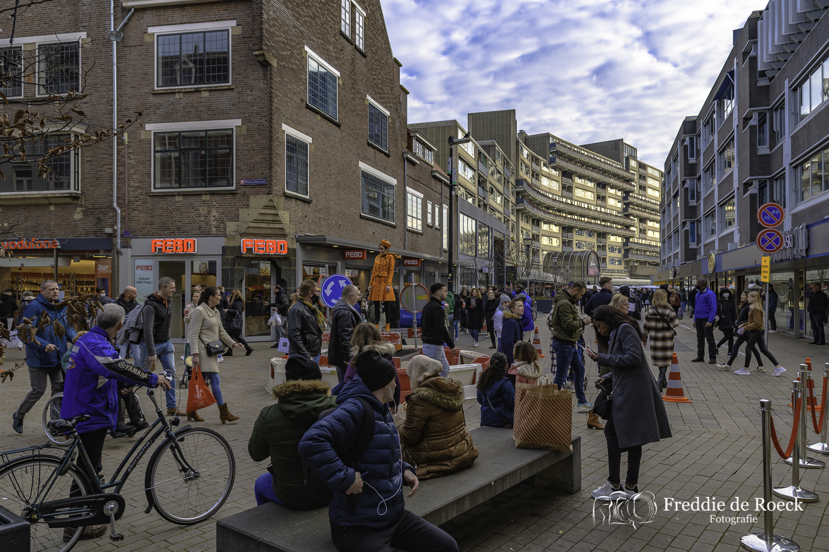  Topdrukte in Heuvelstraat _ 28 nov 2020 _ Foto_ Freddie de Roeck -  1_JPG