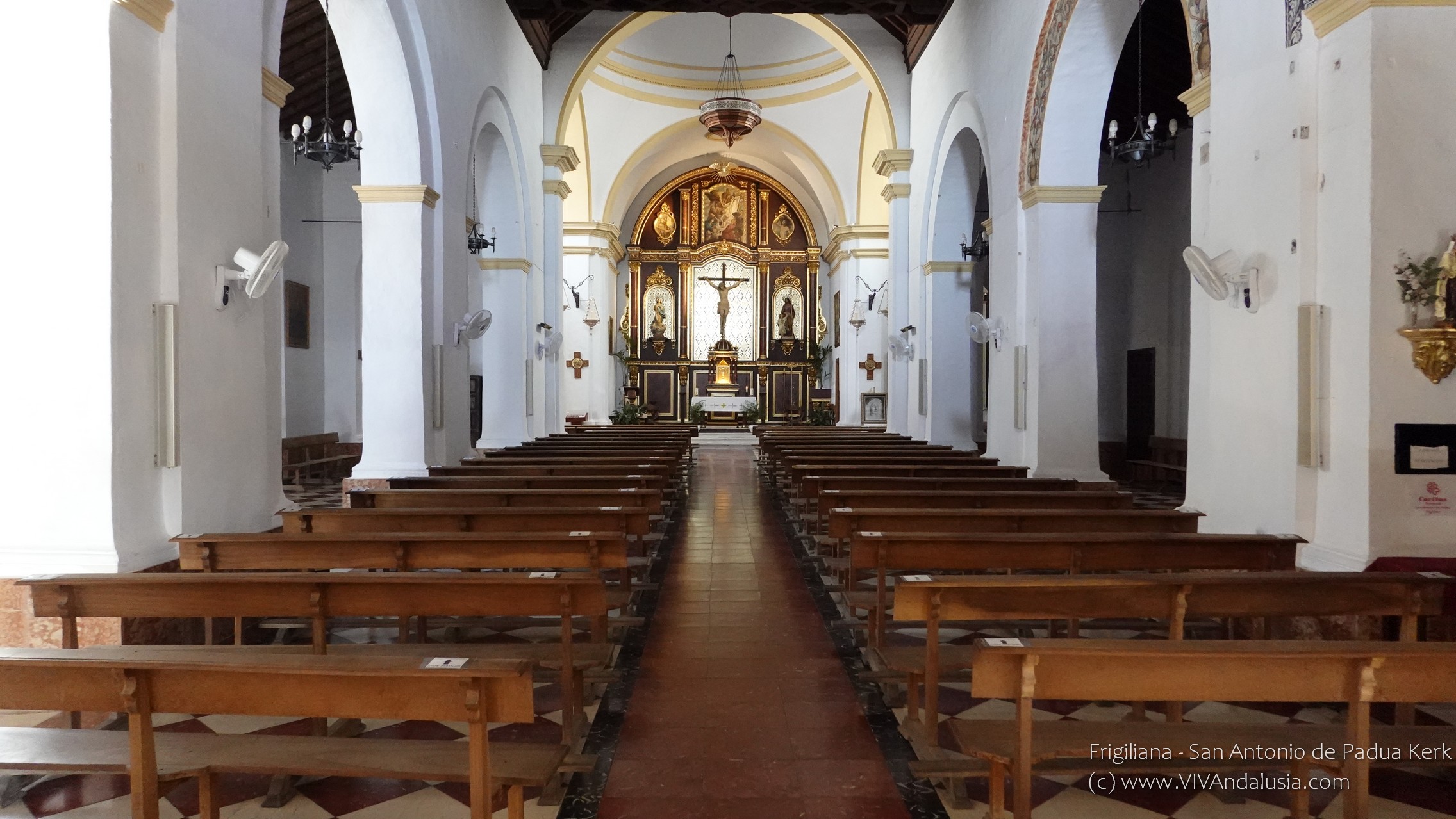 San Antonio de Padua Kerk: Een Blik op het Spirituele en Architecturale Erfgoed van Frigiliana