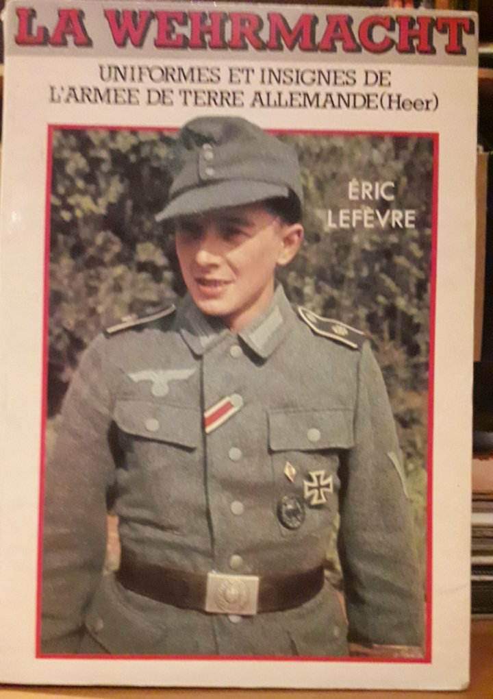 La Wehrmacht uniformes et insignes de l'armee de terre Allemande HEER / 150 blz