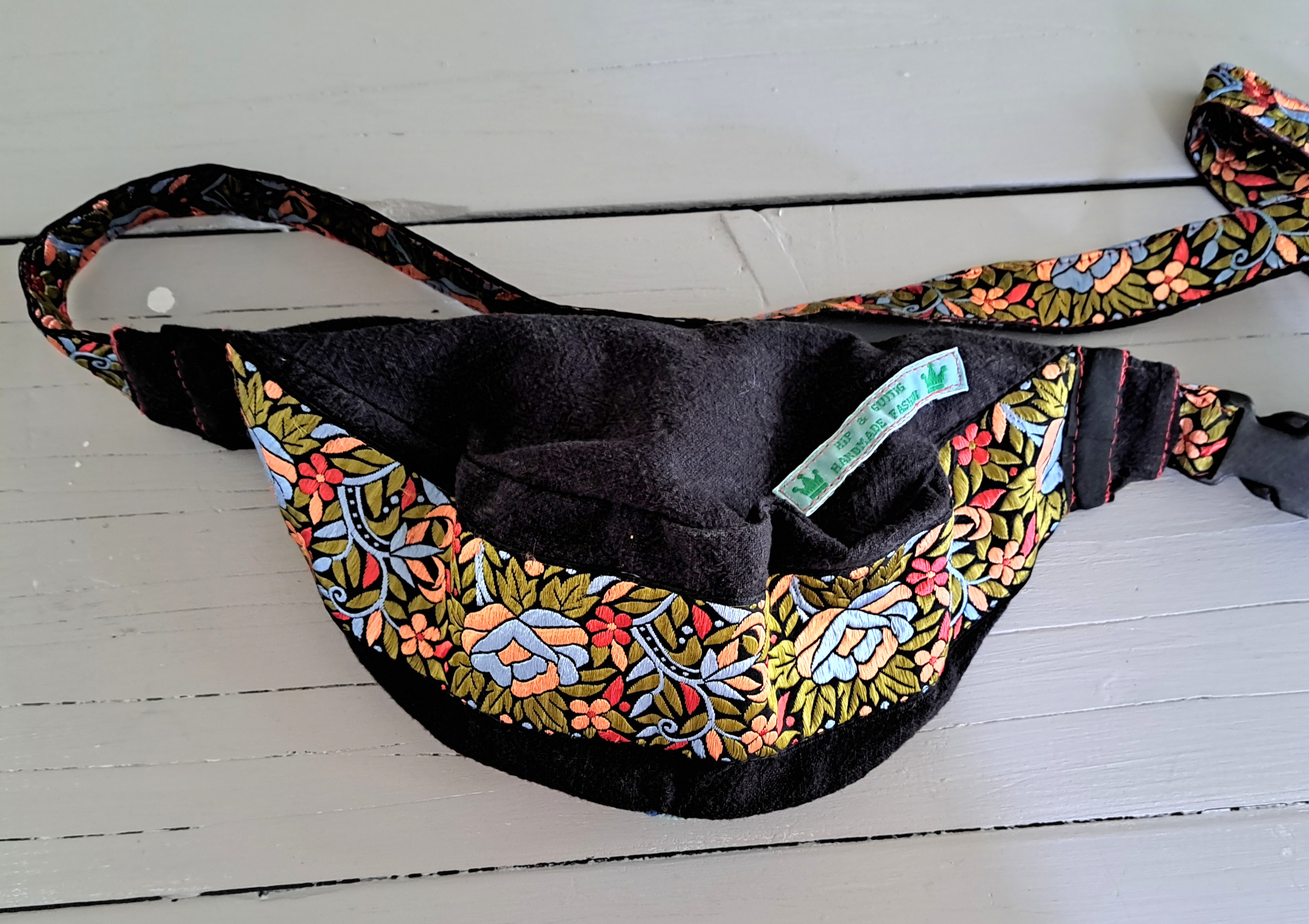 Crossbodybag met geborduurde bloemen VERKOCHT