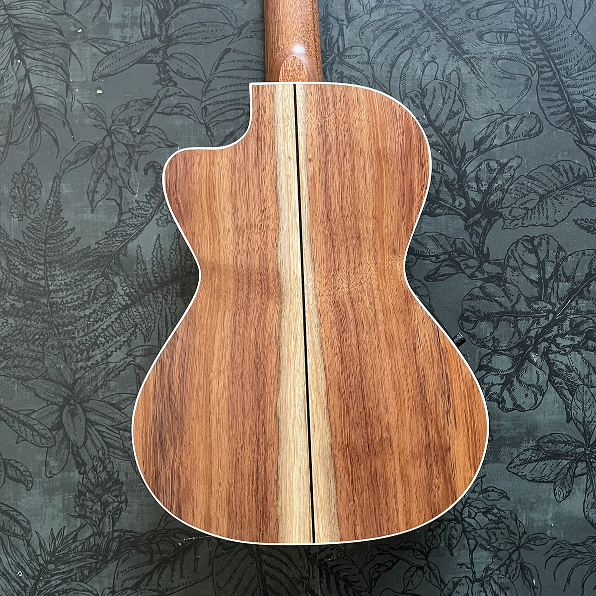APC tenor ukulele met pickup