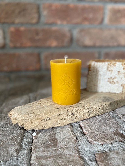 100% Beeswax Pillar Candle Busy Bee (3)
