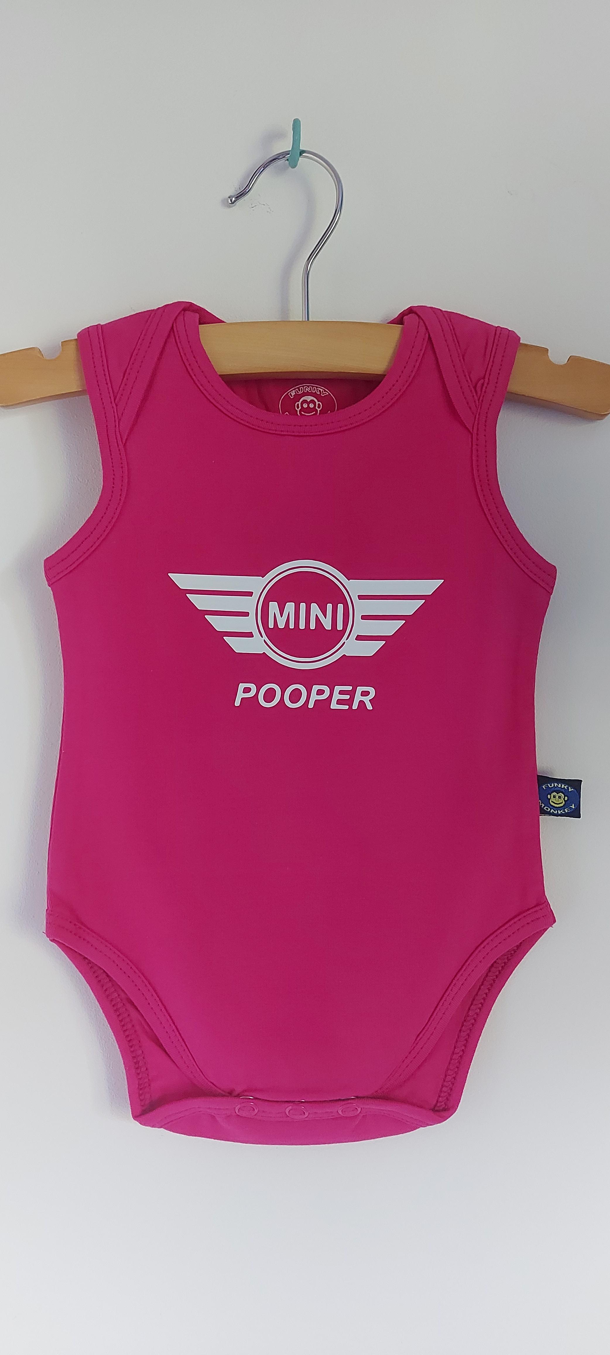 Romper "Mini Pooper" roze. Maat 56/62.