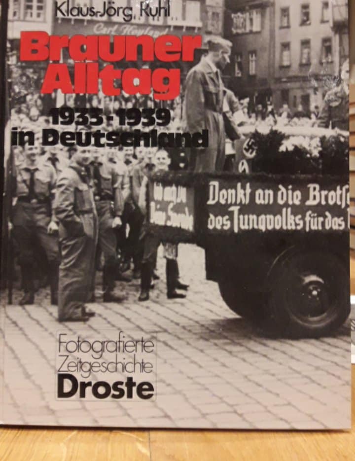 Fotoboek . Brauner Alltag 1933 - 1939 in Deutschland. / 165 blz