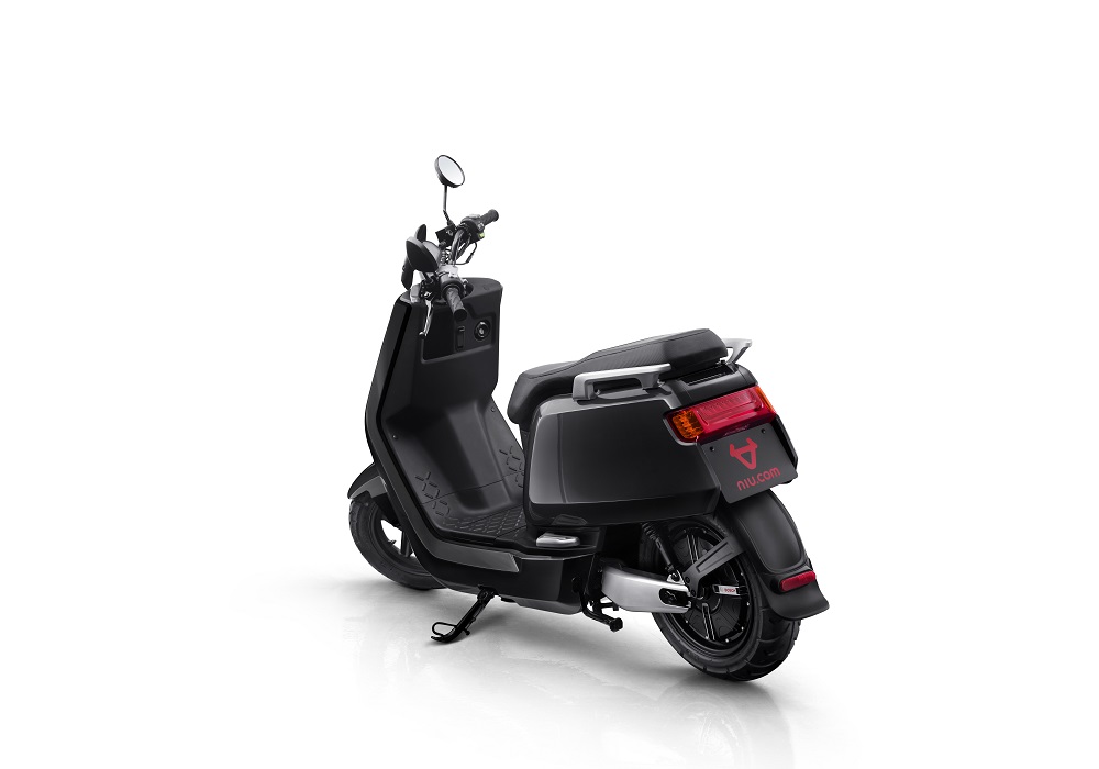 E SCOOTER NQIS 45 ZWART STD 2023