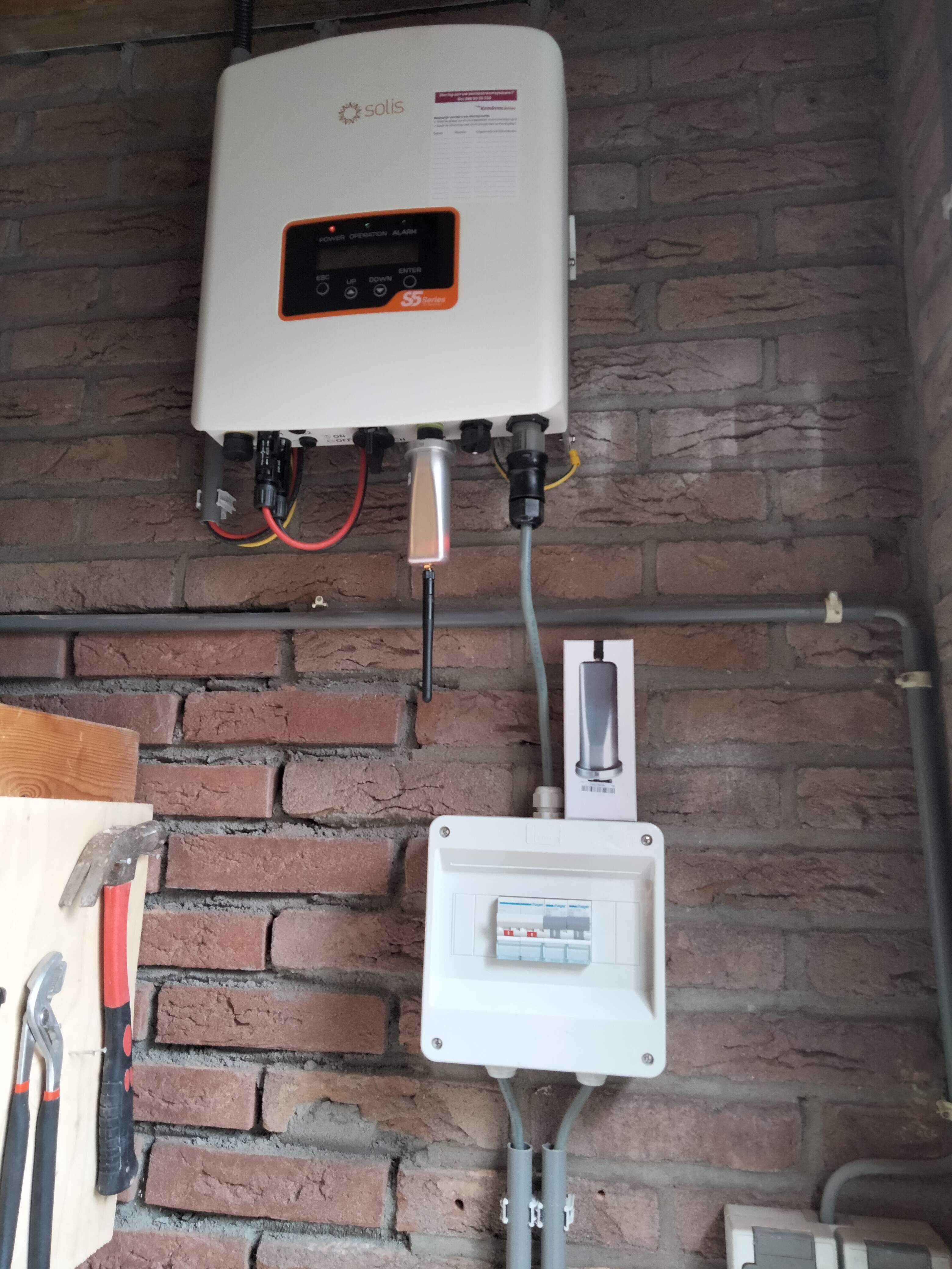 Woningbouw project Brabant : PV omvormers installeren