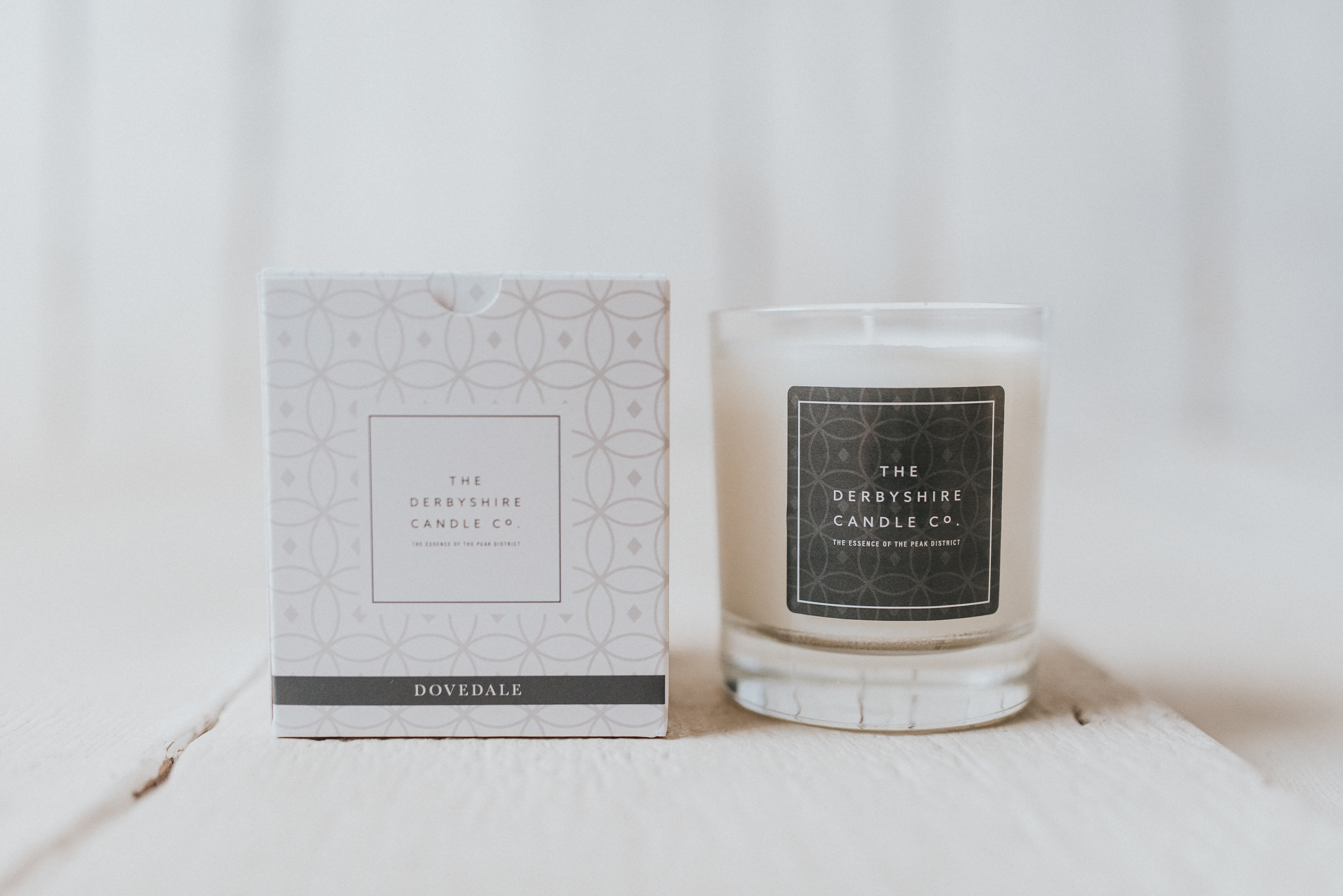 A fresh pine forest smell with top notes of eucalyptus.