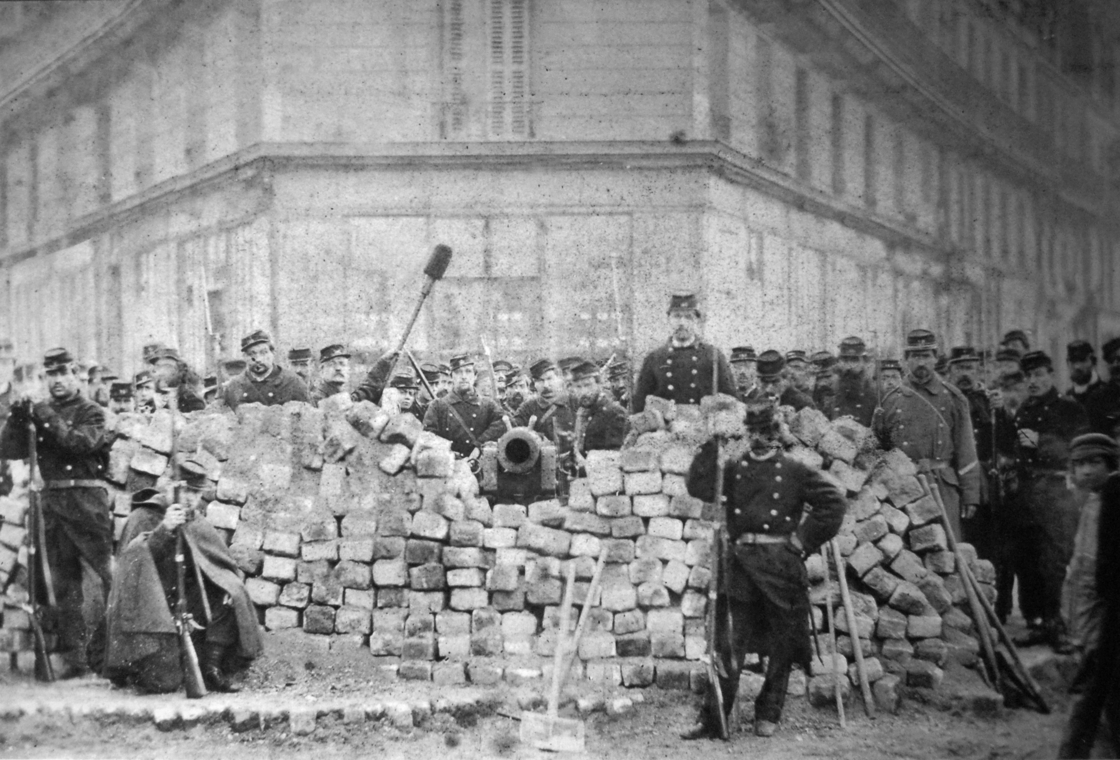 10-Bruno-Brakhais-Barricade-Voltaire-Lenoir-Commune-Paris-1871-1871-photograph-CC-Public-Domainpng