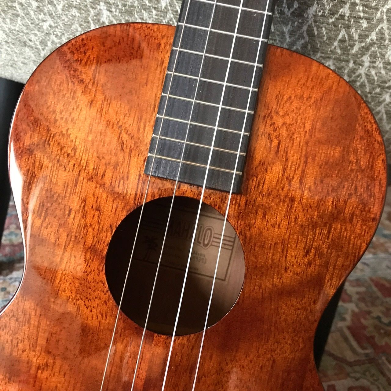 Mahalo bariton ukulele