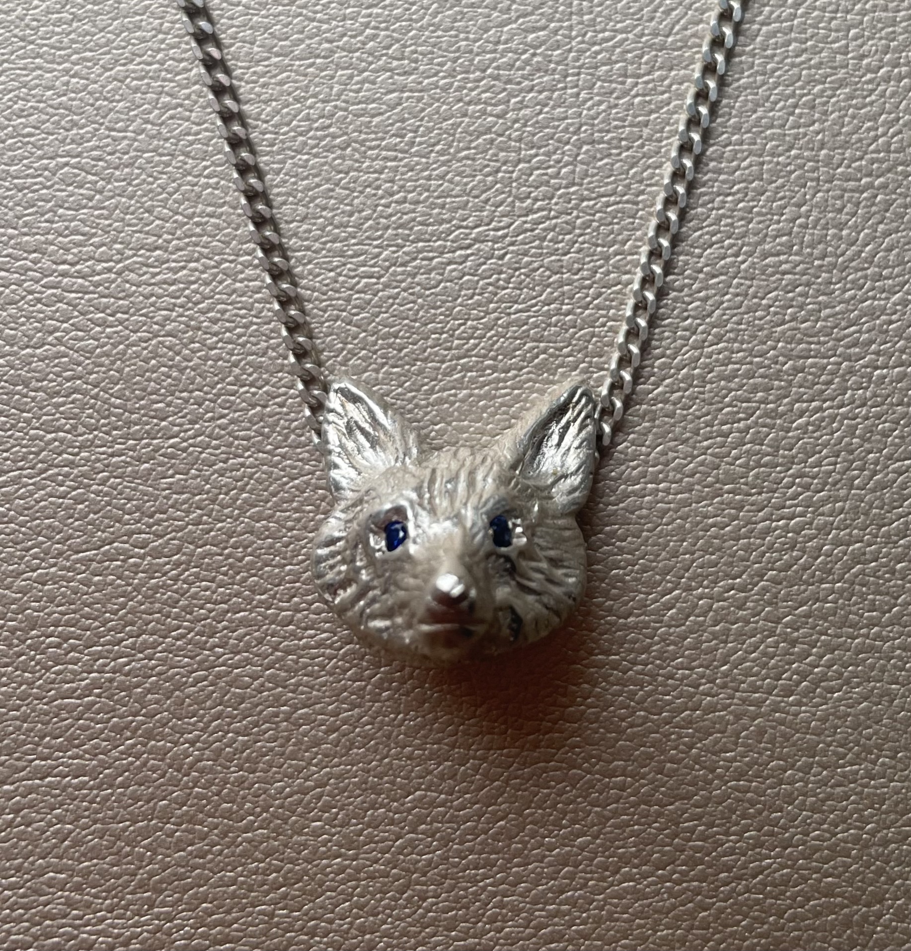 Fox’s head pendant on chain
