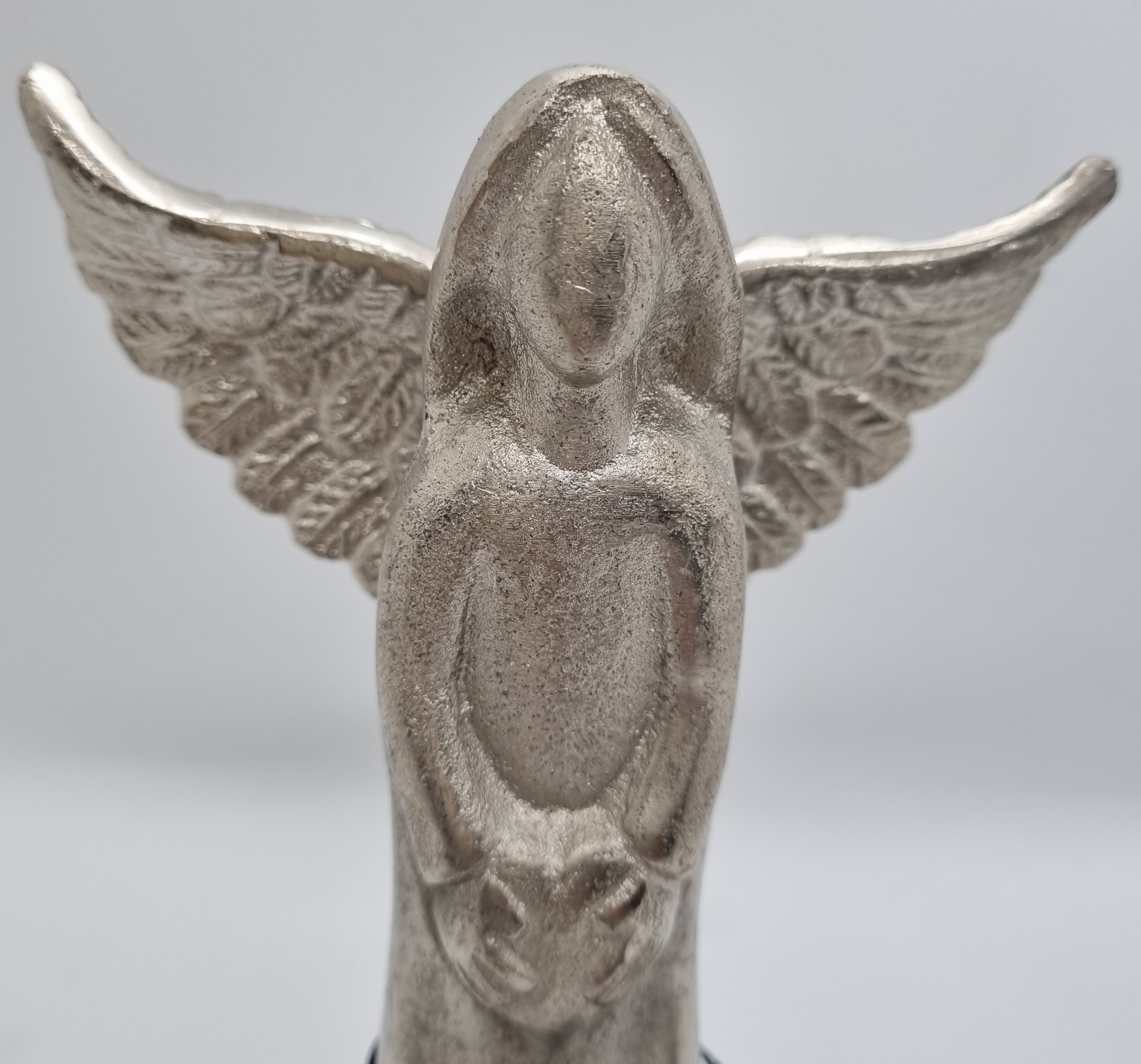 Colmore, raw-metal, nikkel engeltje. Afgeprijsd van €14,95 voor €9,95
