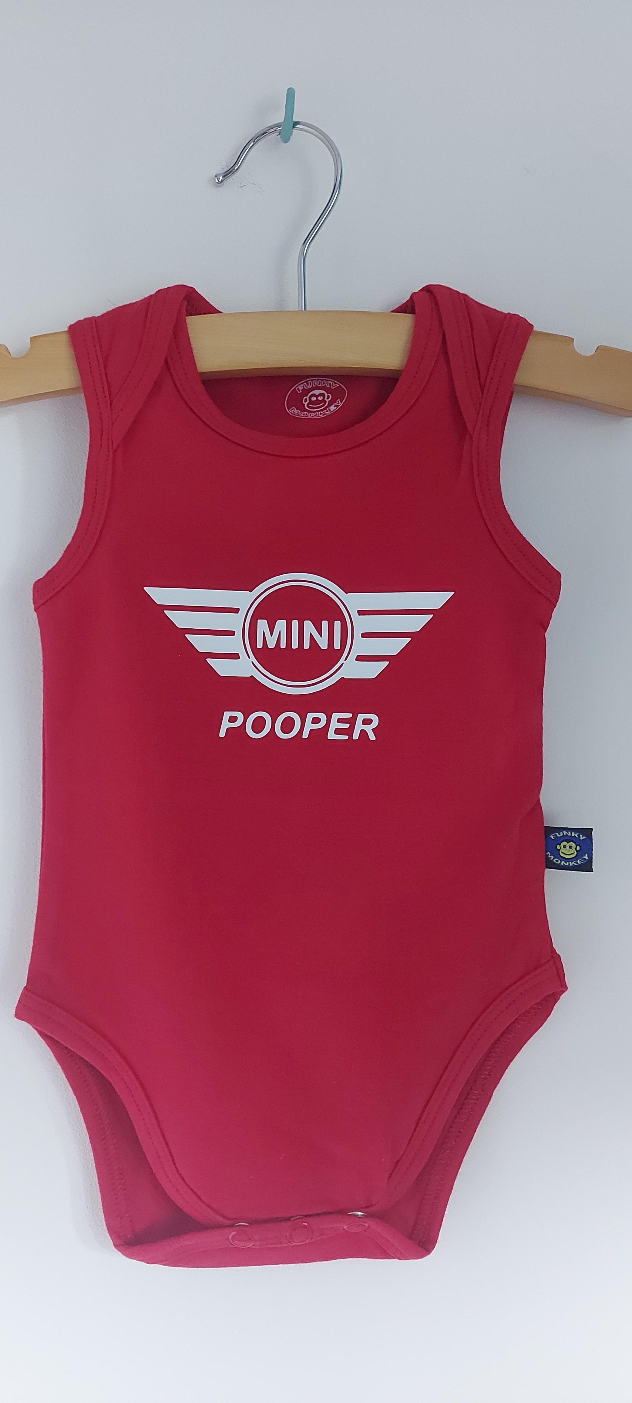 Romper "Mini Pooper" rood. Maat 56/62.