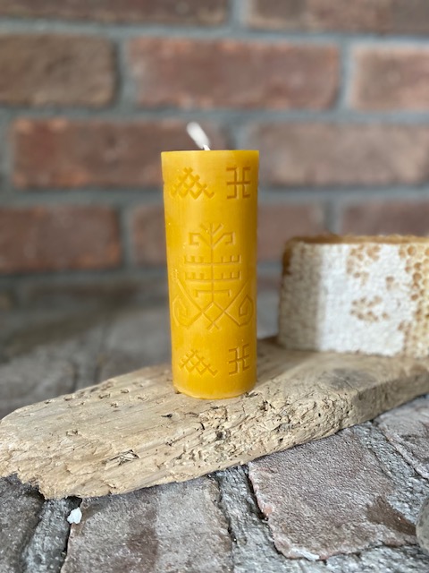 100% Beeswax Pillar Candle Busy Bee (1)