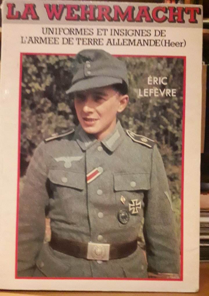 La Wehrmacht uniformes et insignes de l'armee de terre Allemande HEER / 150 blz