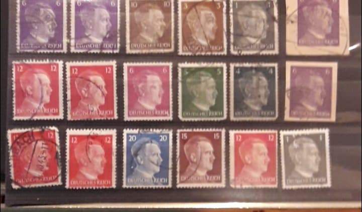 18 gelopen postzegels van Adolf Hitler (RB 04)