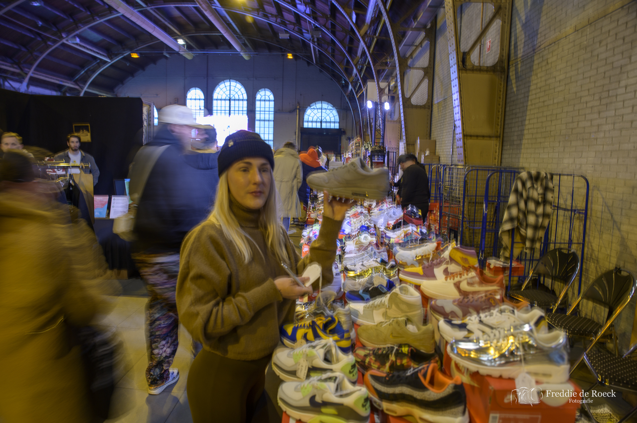   Deadstock Sneaker Market _ Tilburg   _ Foto _ Freddie de Roeck _  3 Dec 2022  Ton Hermens boekenfanaat-21jpg