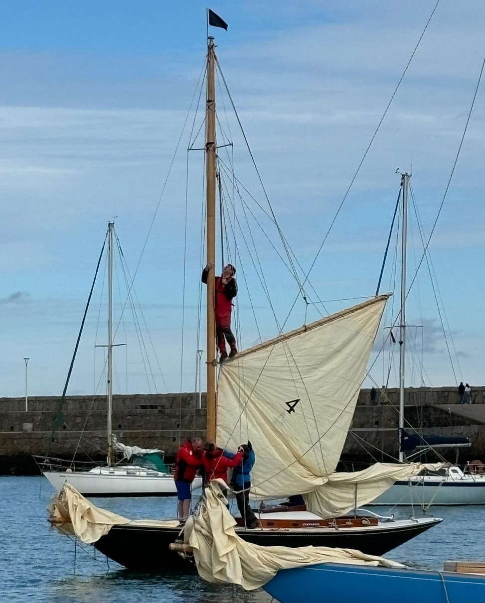 24-09-28 - retrieving Jib Halyard 1jpg