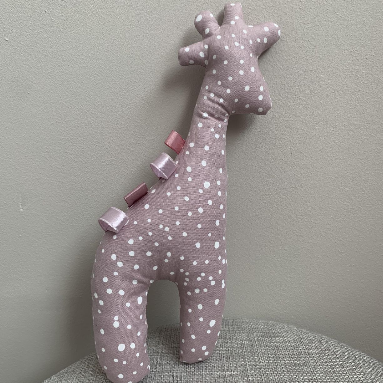 Knuffel giraffe oudroze stip