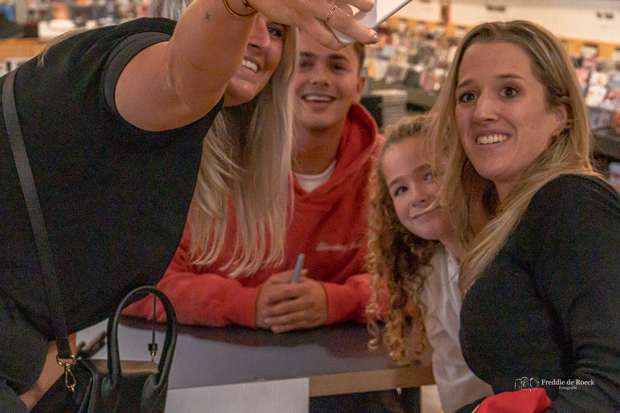 Flemming  _  Selfies  Signeersessie _ Sounds Tilburg  _  Foto _ Freddie de Roeck _ 26 okt 2024  -31jpg