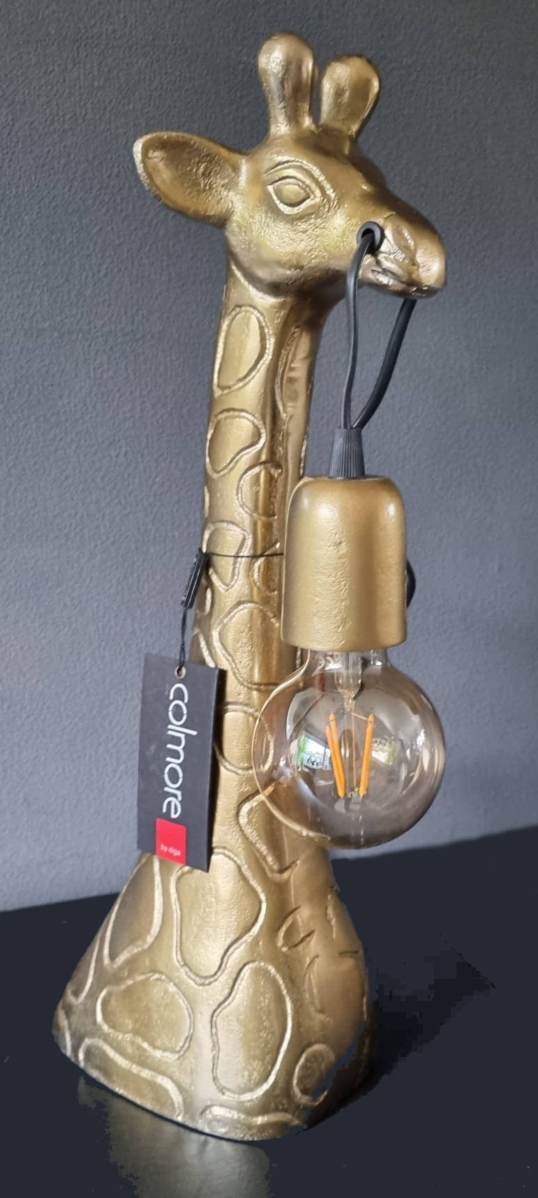 Giraffe, goudkleurige, raw-metal staande lamp van Colmore