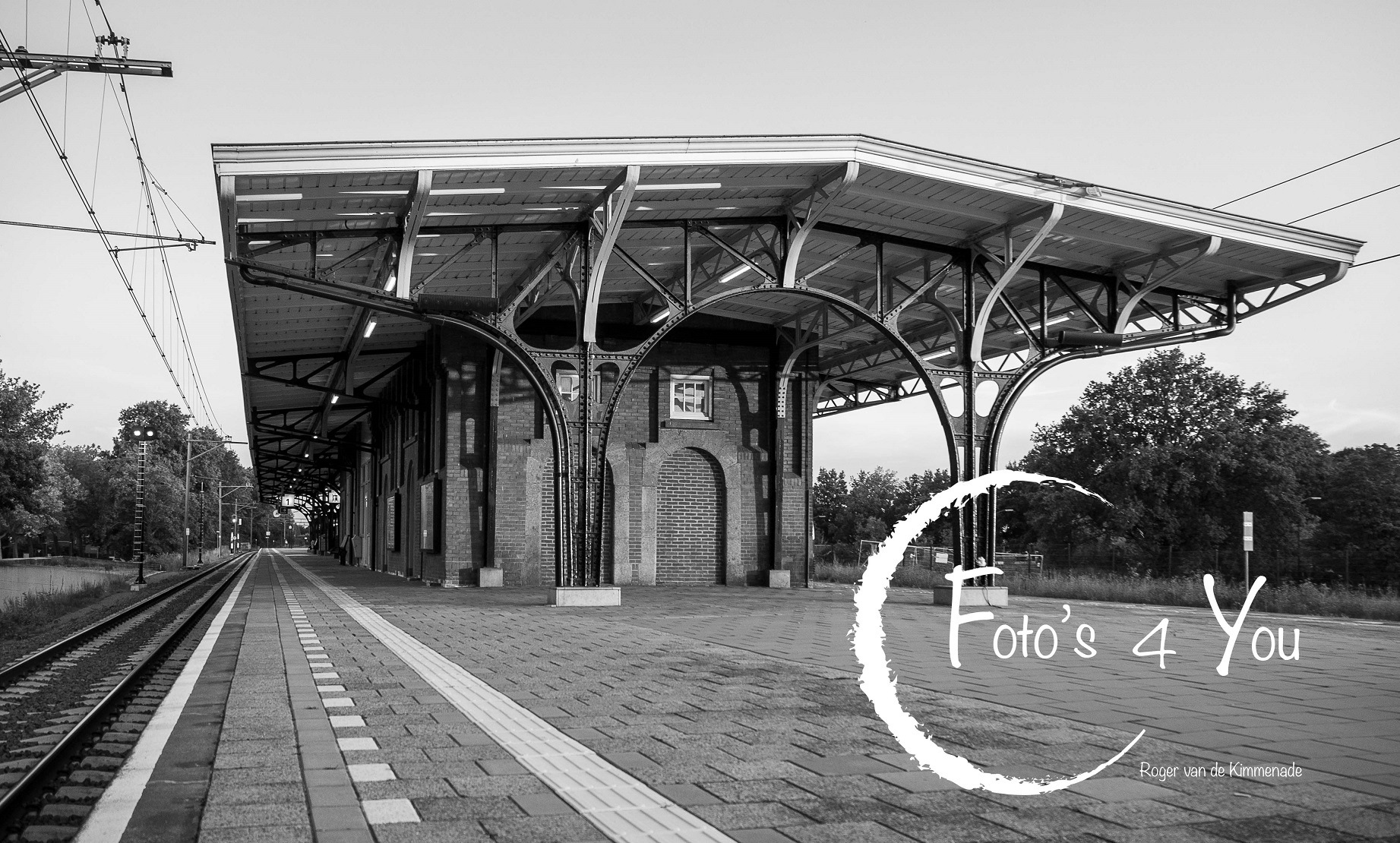 Het station van Geldrop in zwart-wit