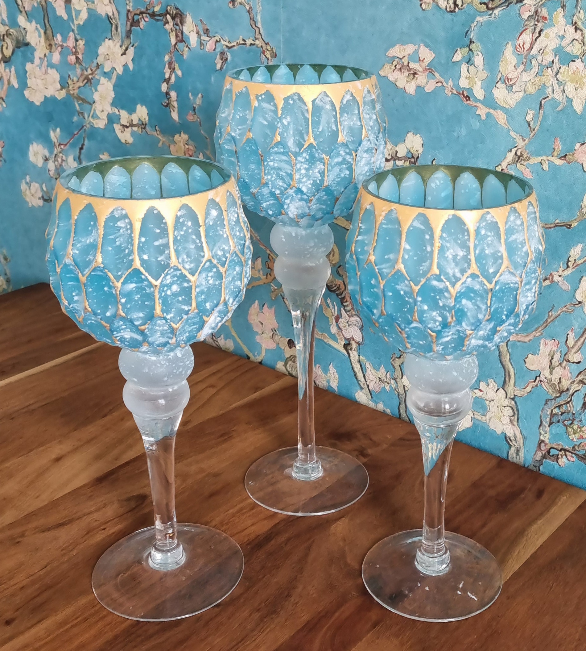 Azuurblauw sfeerlicht, used-frozen/gold look, 10 cm hoog.