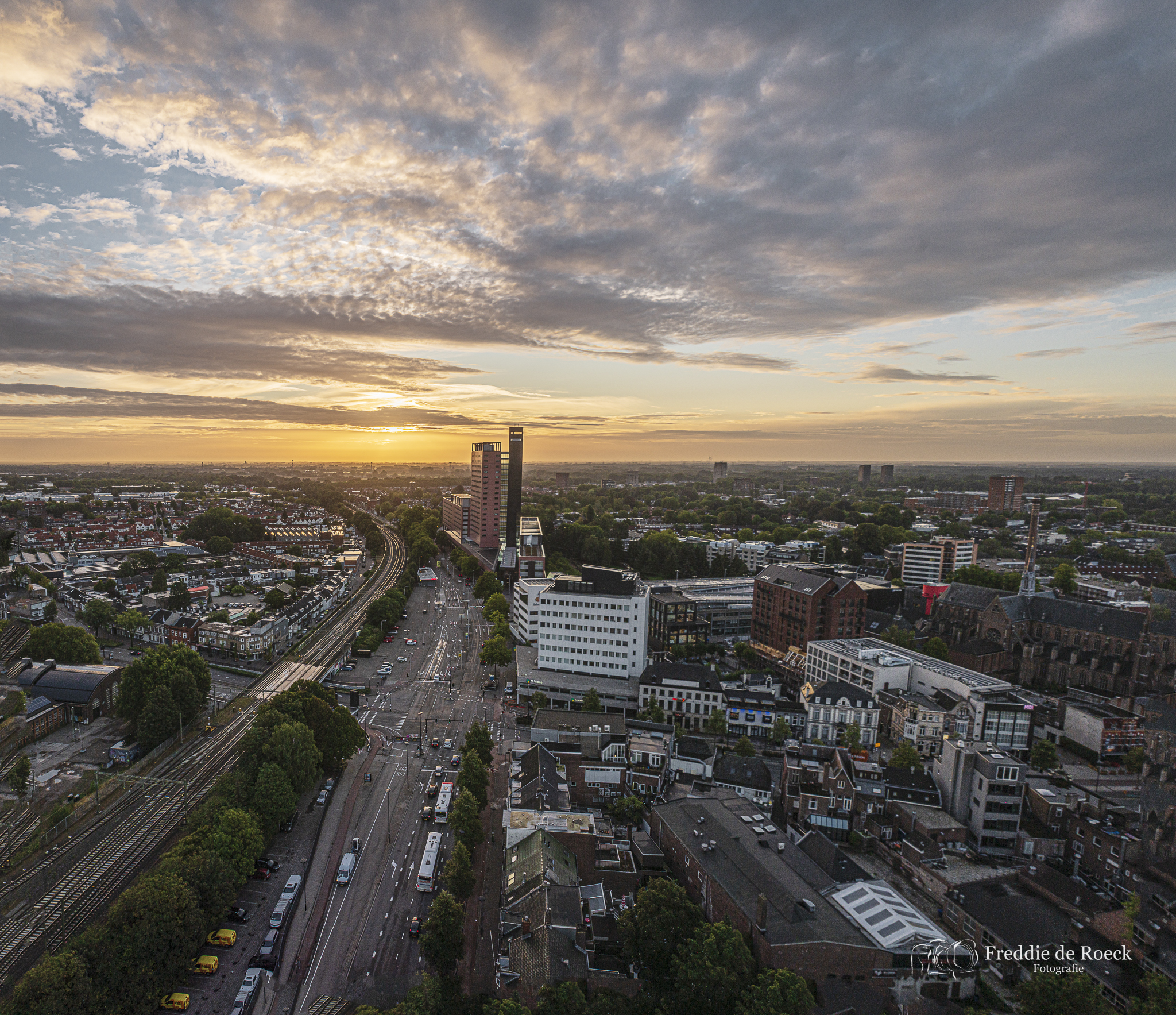 Skyline van Tilburg _ Vanuit De Bankier _ 9 Sep 2022  -13jpg