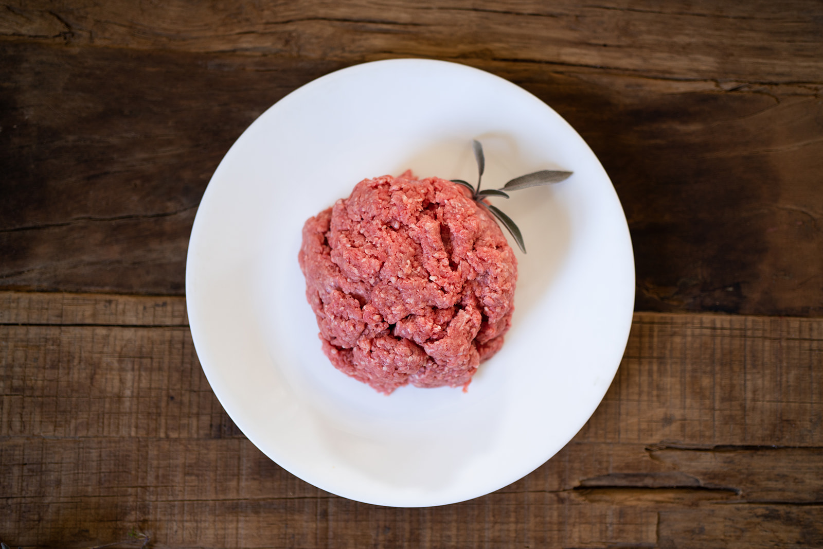 80/20 raw ground beef on white plate