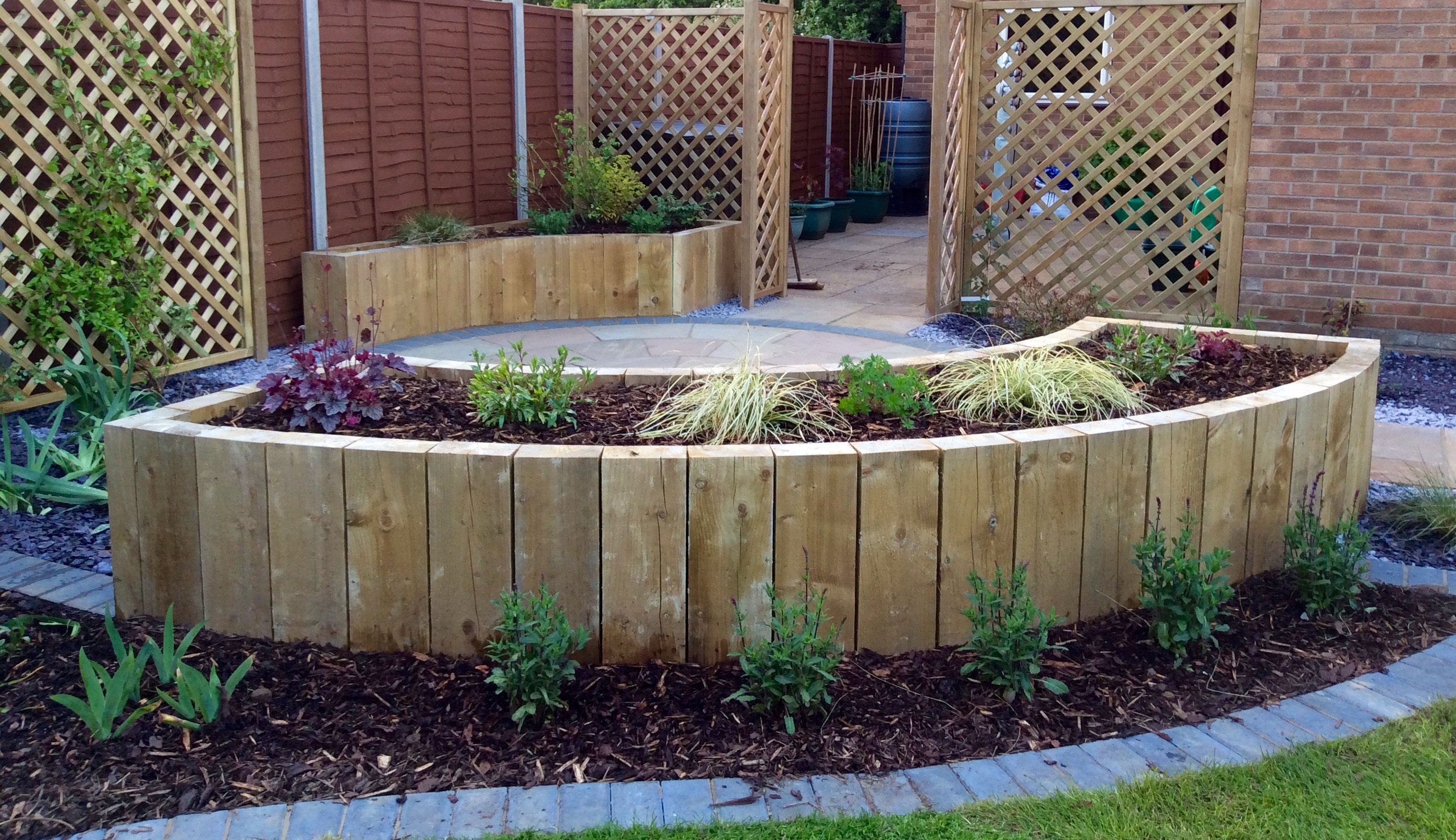 Landscape Timber Edging Rounded Curved Garden Edging And Borders
