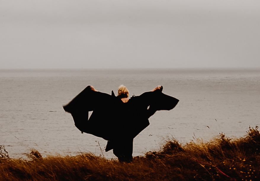 alison-glennieperformance-artist--reen-farm-west-cork-photo-by-kate-beanjpg