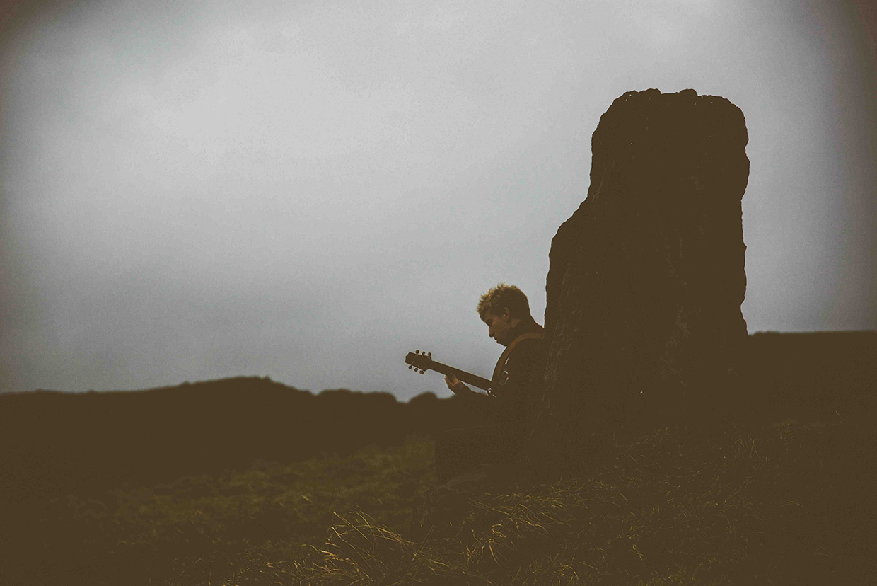 fintan-mckahey-singer-songwriter--point-of-departure-reen-farm-skibbereen-arts-festival-phot-by-kate-bean--copyjpg