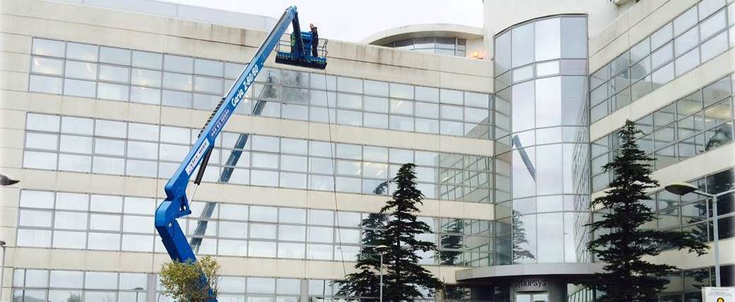 Woods carrying out window Cleaning from a Cherry picker