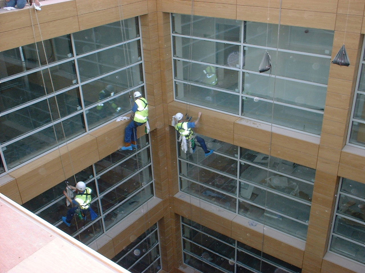 Atrium Clean by Abseilers