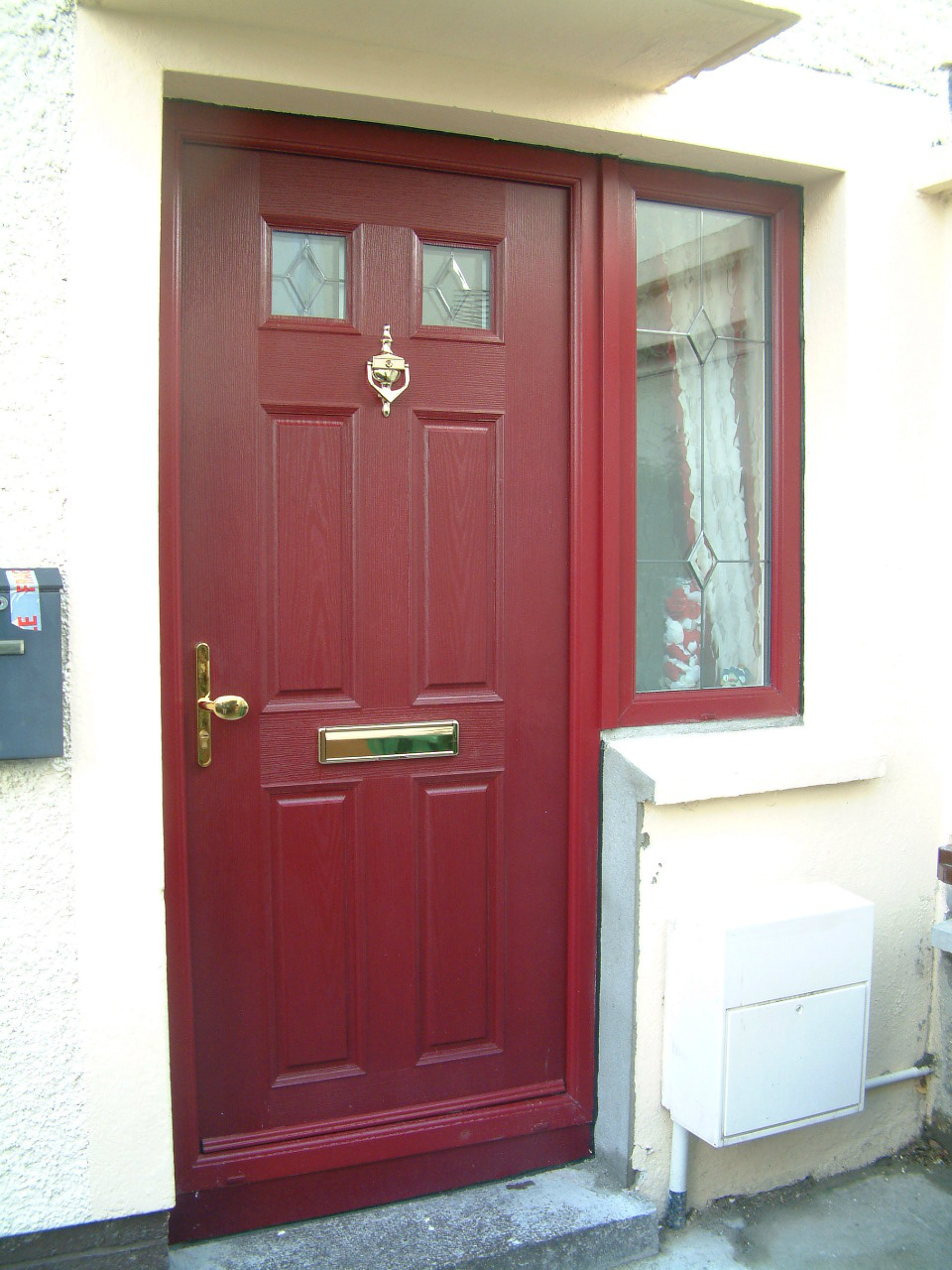 RED APEER APA2 COMPOSITE FRONT DOOR
FITTED BY ASGARD WINDOWS IN DUBLIN.